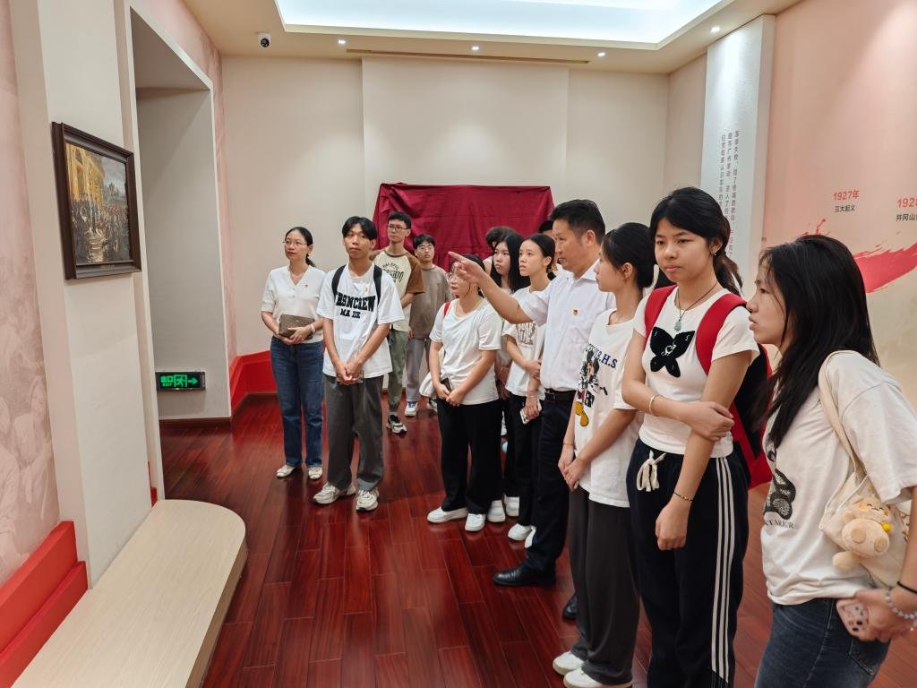 培育和增进当代青年对中华民族和伟大祖
