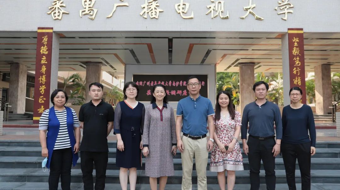 线上直播课8门（其中面授+直播同步课