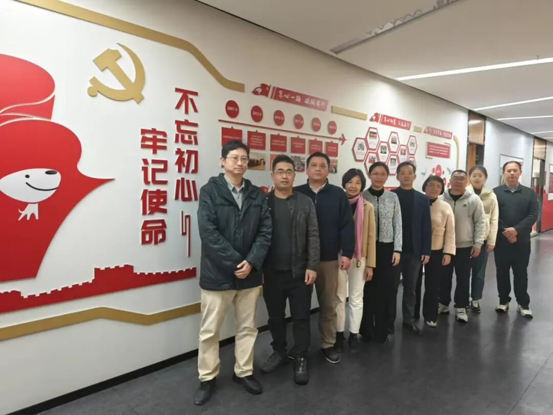 我校组织工贸直属教学点学生到京东“亚