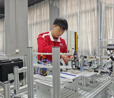 奋斗正青春之全国职业技能大赛获奖者系