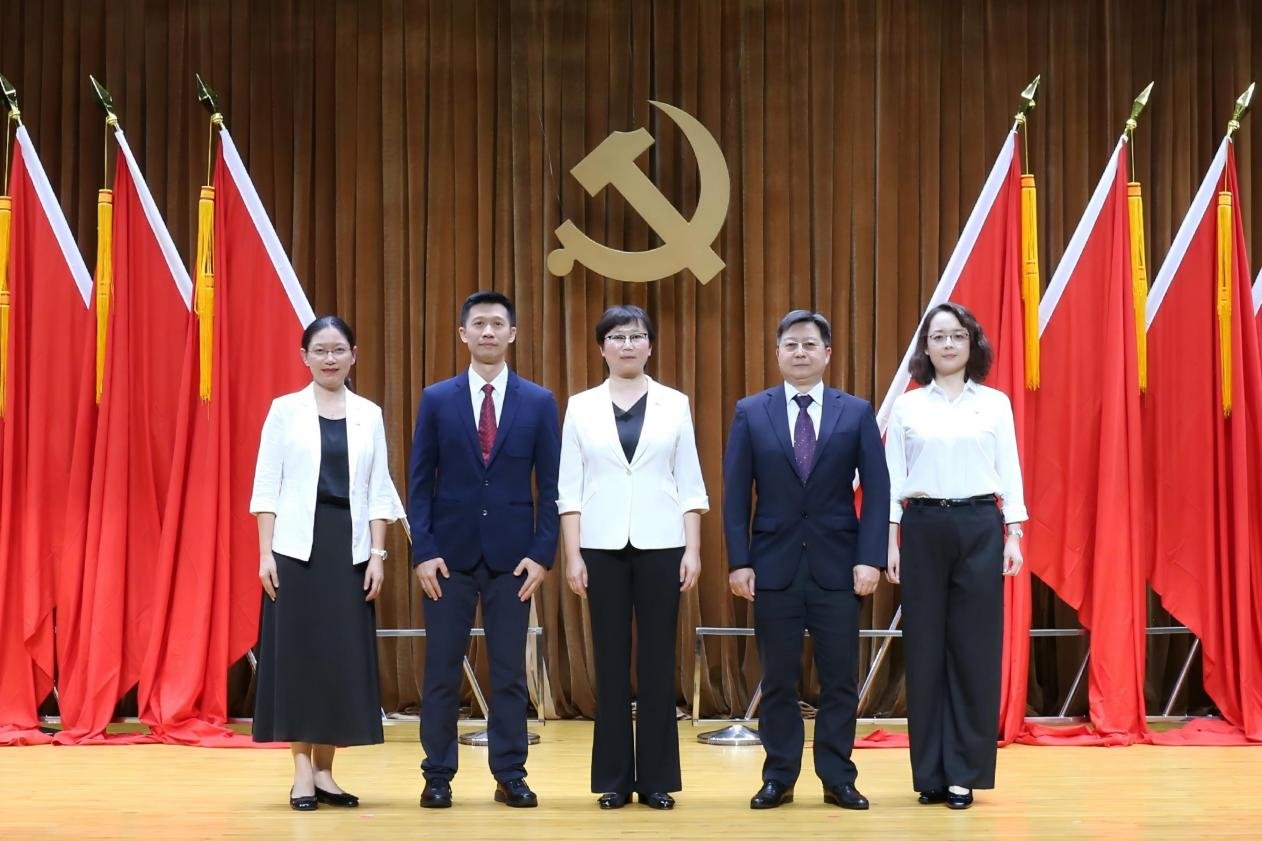 民主党派及无党派人士