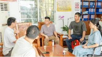 学员在两个党群服务中心开展现场教学