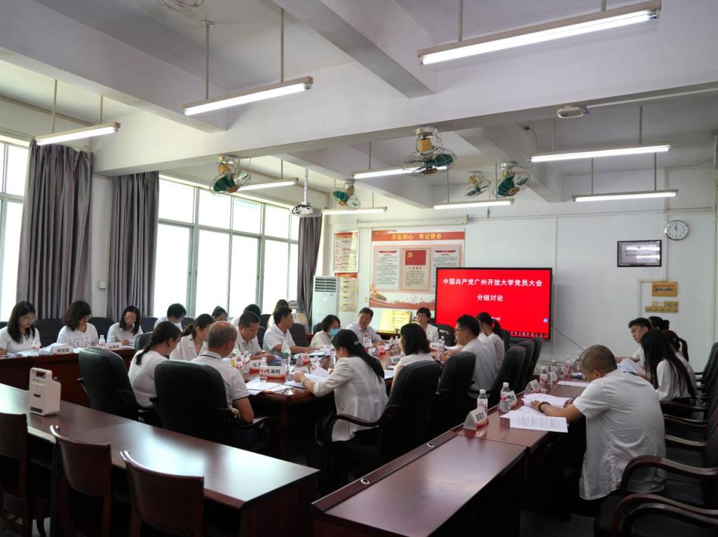 一级主任科员贺芝颖等上级领导到会指导