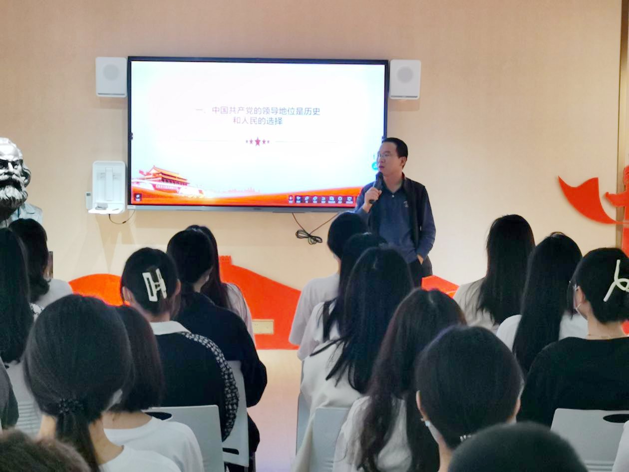 吸引更多学生积极向党组织靠拢